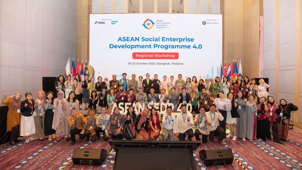 delegates group photo stage at a corporate event at AVANI+ Riverside Bangkok, Bangkok, Thailand — managed by Niramit Creations.